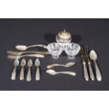 Assorted lot of silver, consisting of: 6 Dutch moccha spoons, 19th century, bent + 2 pickle forks,