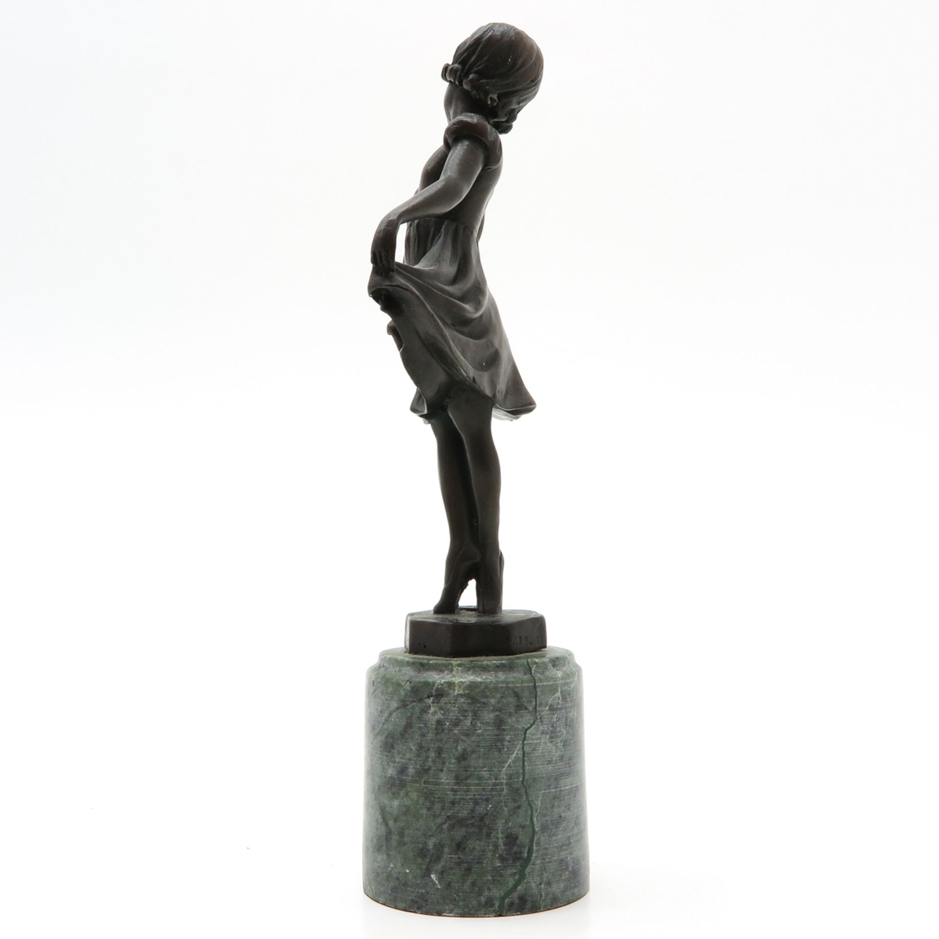 Bronze Sculpture Depicting Girl - Bild 2 aus 6