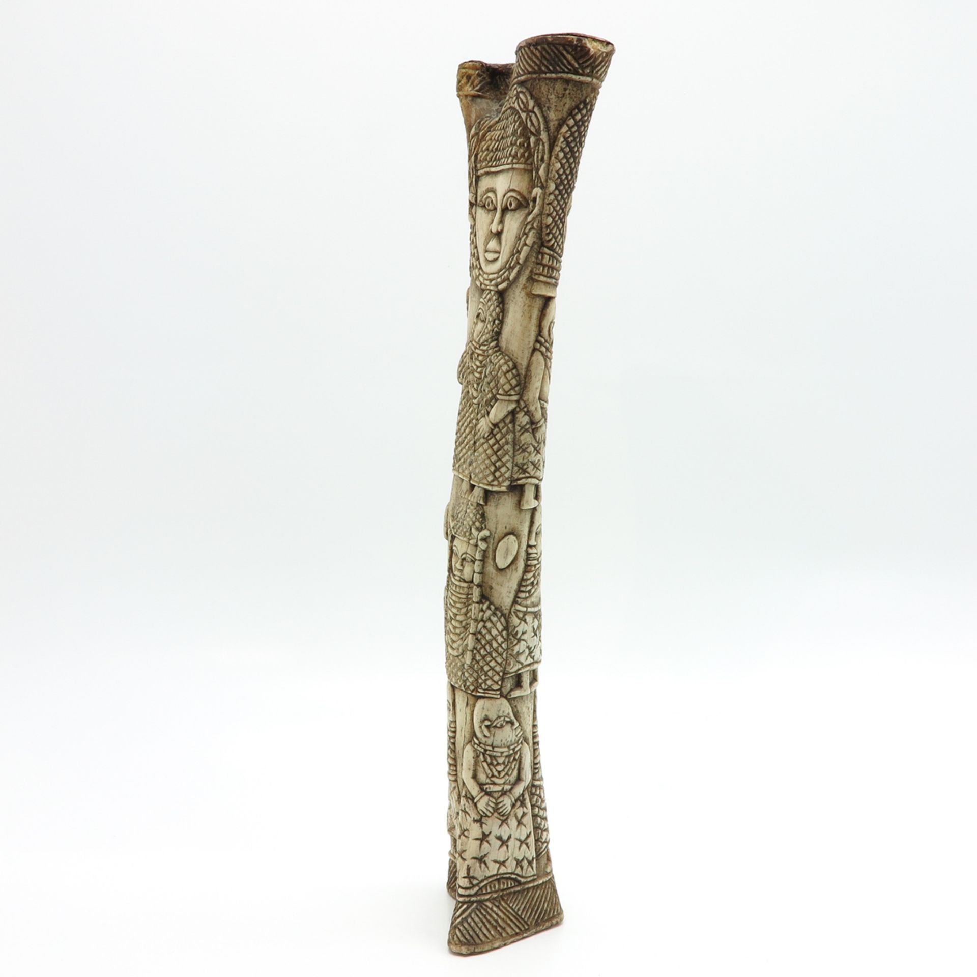 Carved Bone Sculpture - Bild 2 aus 4