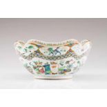 A scalloped bowl Chinese porcelain Polychrome and gilt Mandarin decoration depicting flowers,