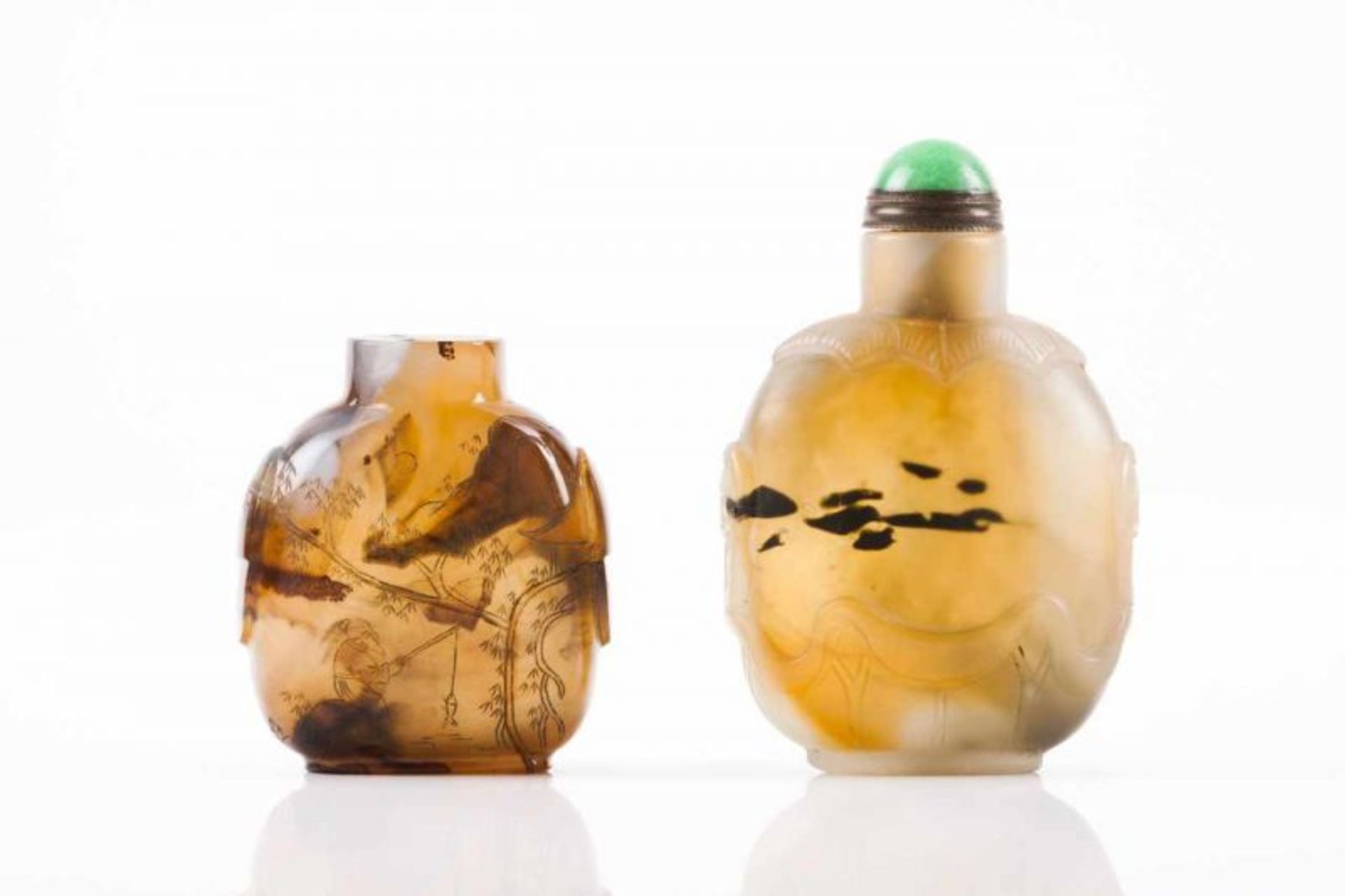 Snuff-bottle Agate Carved and engraved decoration depicting landscape with fisherman and birds