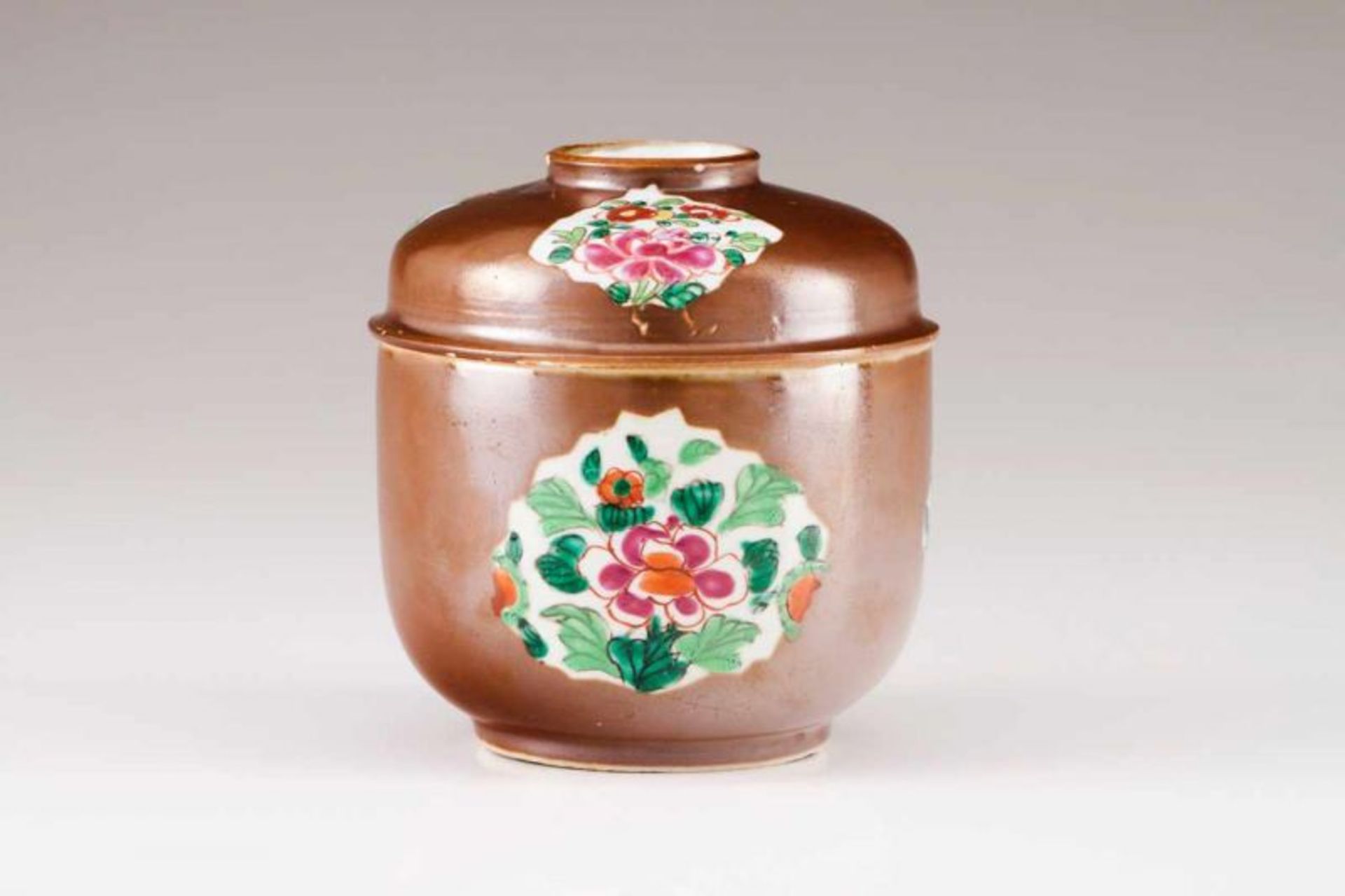 A box with cover Chinese export porcelain Chocolate decoration with cartouches depicting floral