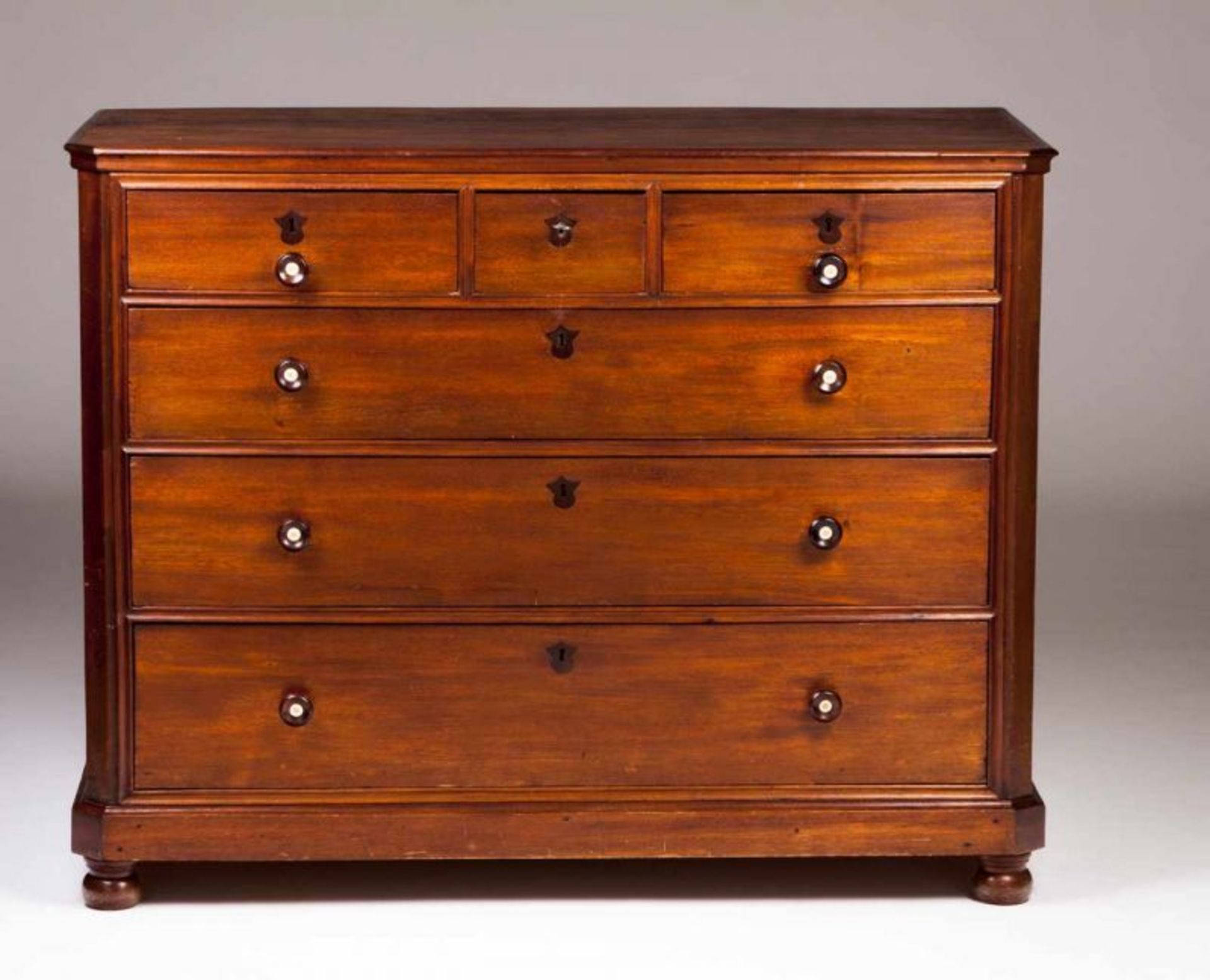 A D.Maria Brazilian mahogany commode Three long and three short drawers 103x130x69 cm