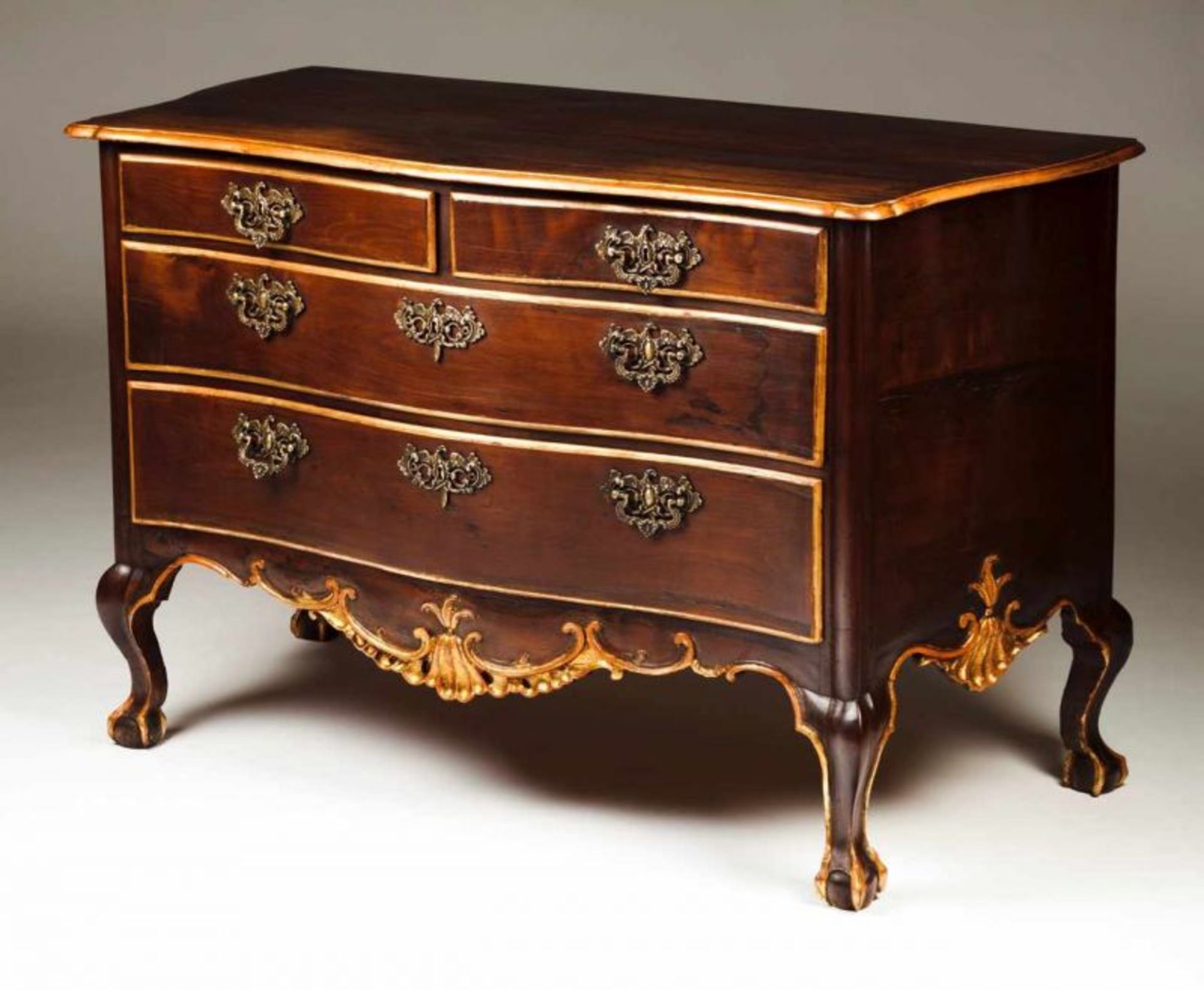 A D. João V (1707-1750) commode Walnut with gilt decoration Two long and two short drawers