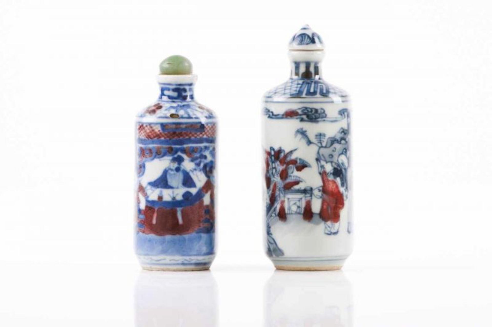 Snuff-bottle Chinese porcelain Blue and rouge-de-fer decoration depicting interior scene with