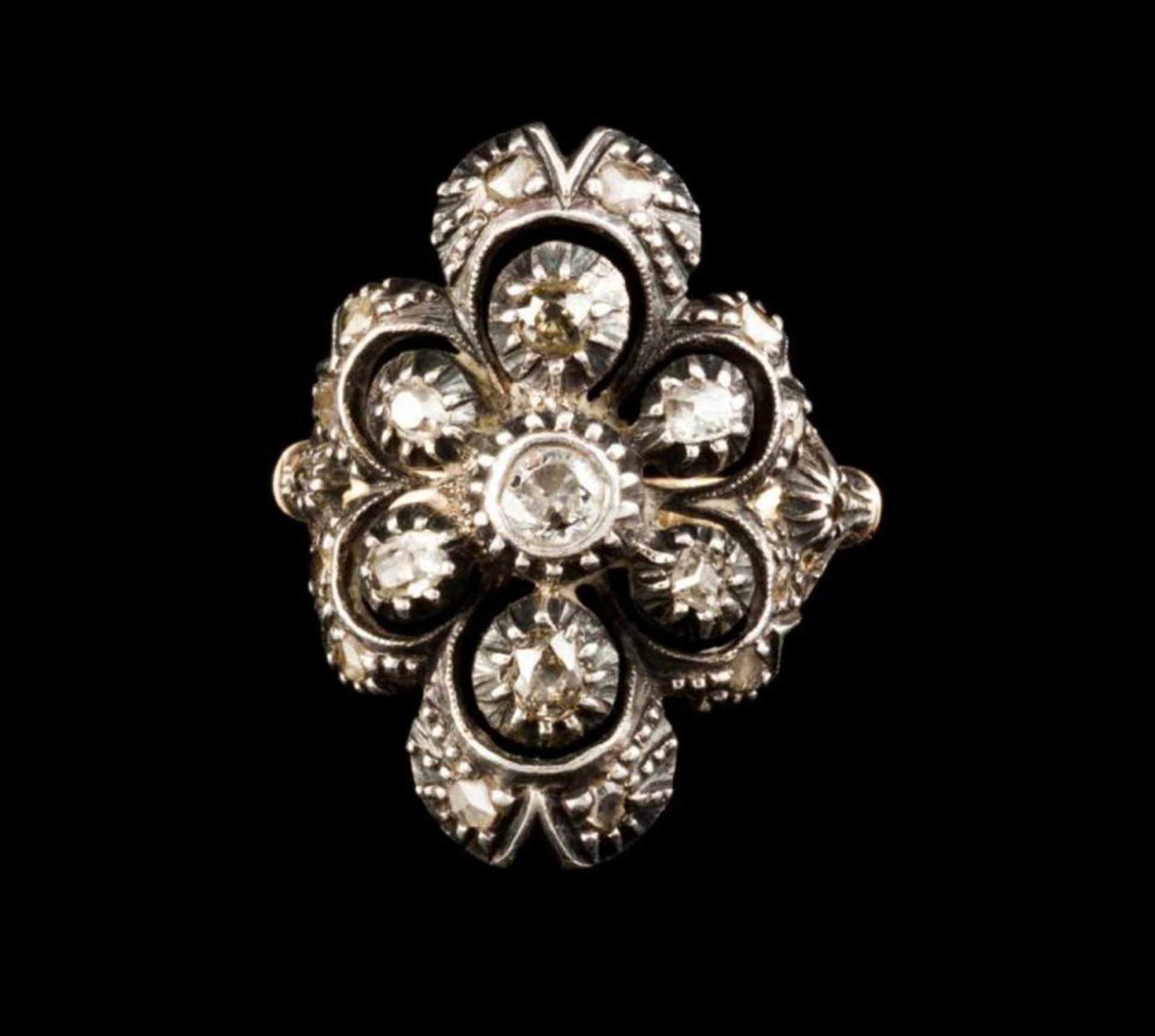 A ring Set in silver and gold with rose cut diamonds and seven old mine cut diamonds (ca. 0,50ct)