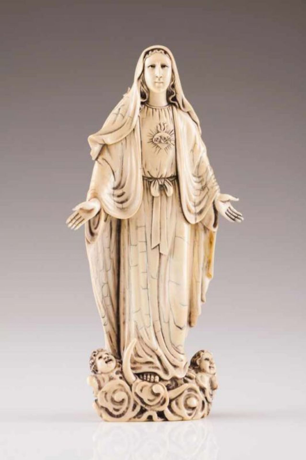 Our Lady Ivory sculpture France, 19th century Height: 25,5 cm