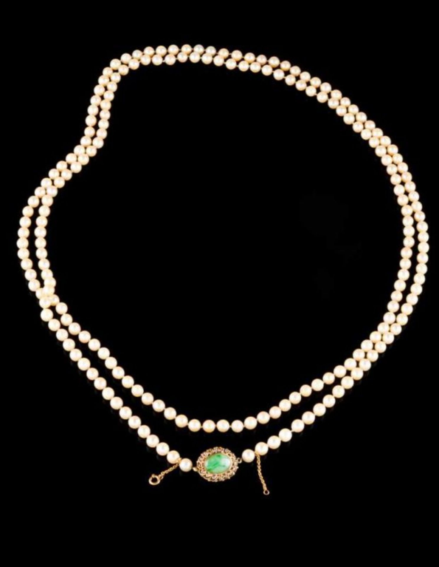 A sautoir Cultured pearls (7~7,5mm), gold clasp set with green hardstone and rose cut diamonds