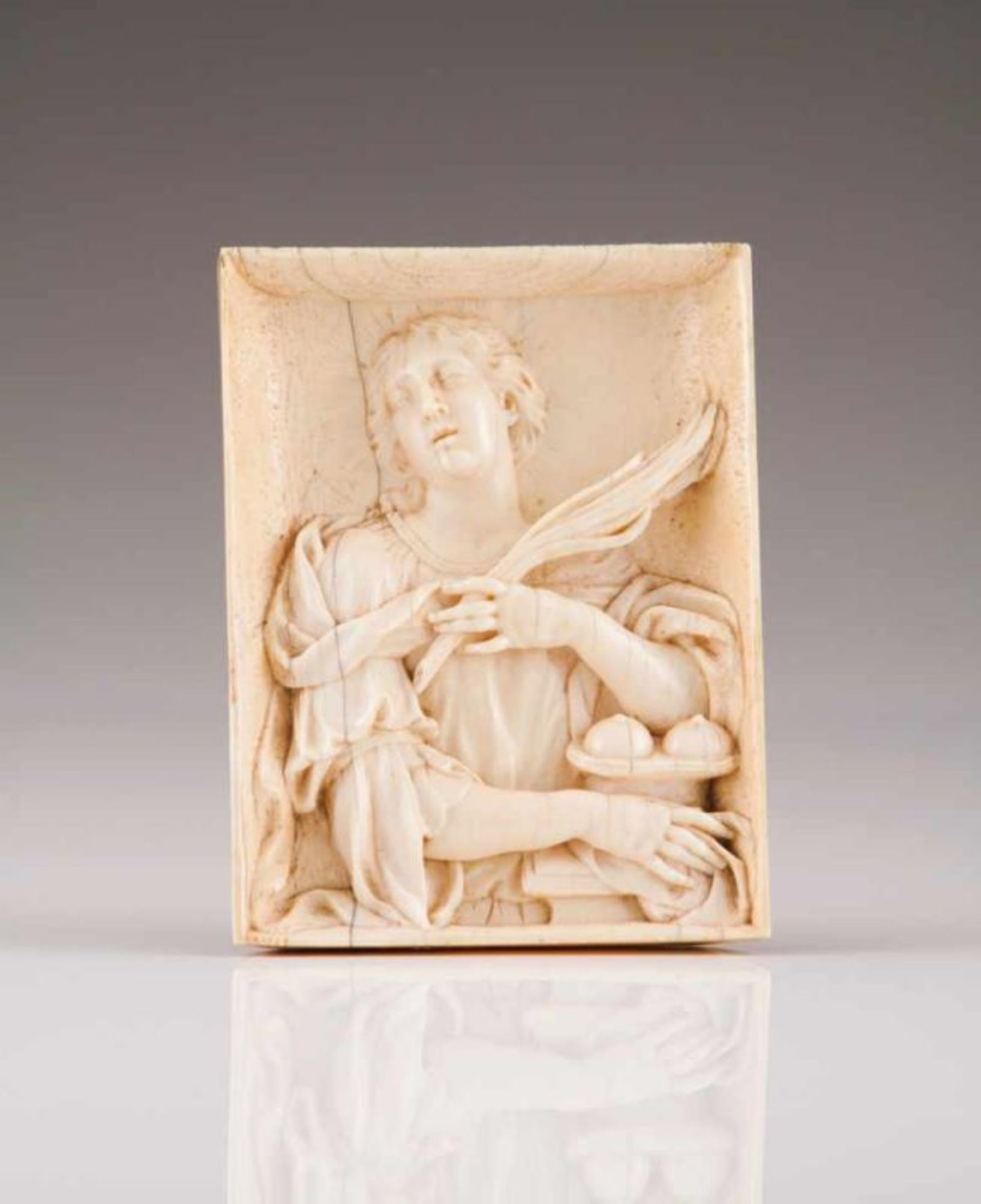 Saint Agatha Ivory Indo-Portuguese low relief plaque 18th century (small defect) 12x9,5 cm