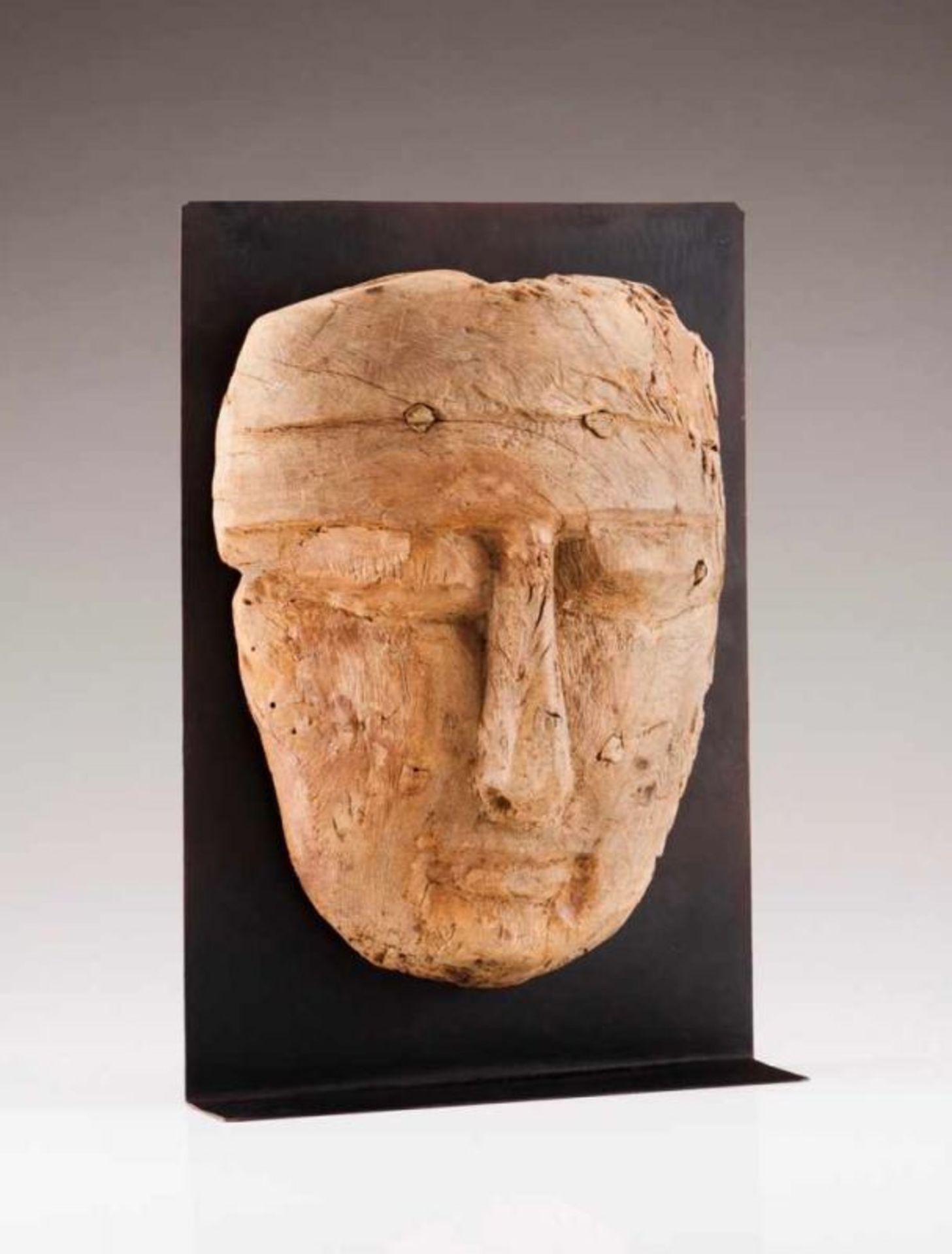 Sarcophagus mask Carved wood Egypt, late period (711-332 BC) Height: 30 cm