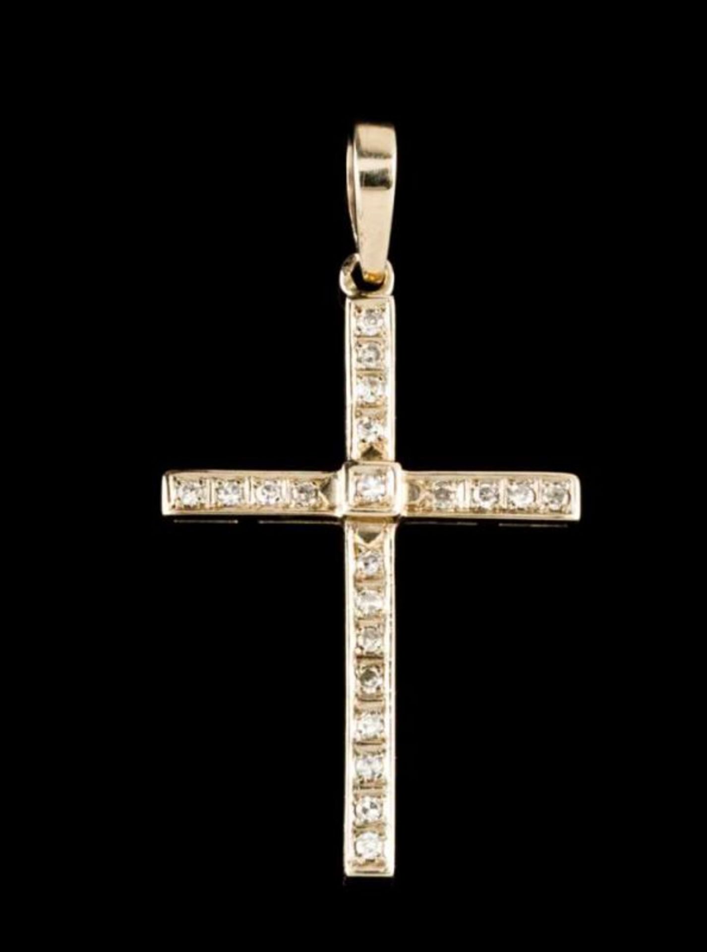 A cross-shaped pendant White gold set with 21 single cut diamonds Portugal, 20th century (wear