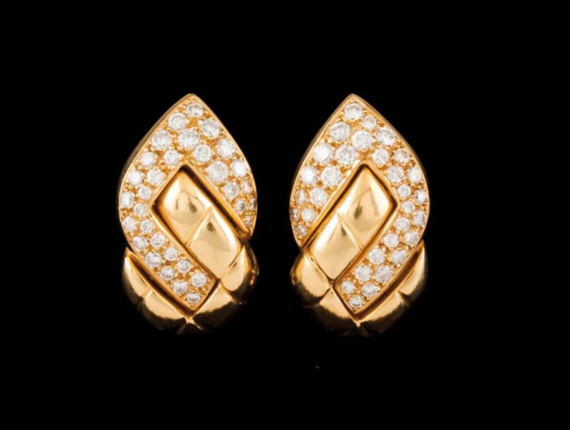 A pair of earrings 18kt gold set with 64 brilliant cut diamonds (ca. 1,20ct) French, 1980s (wear