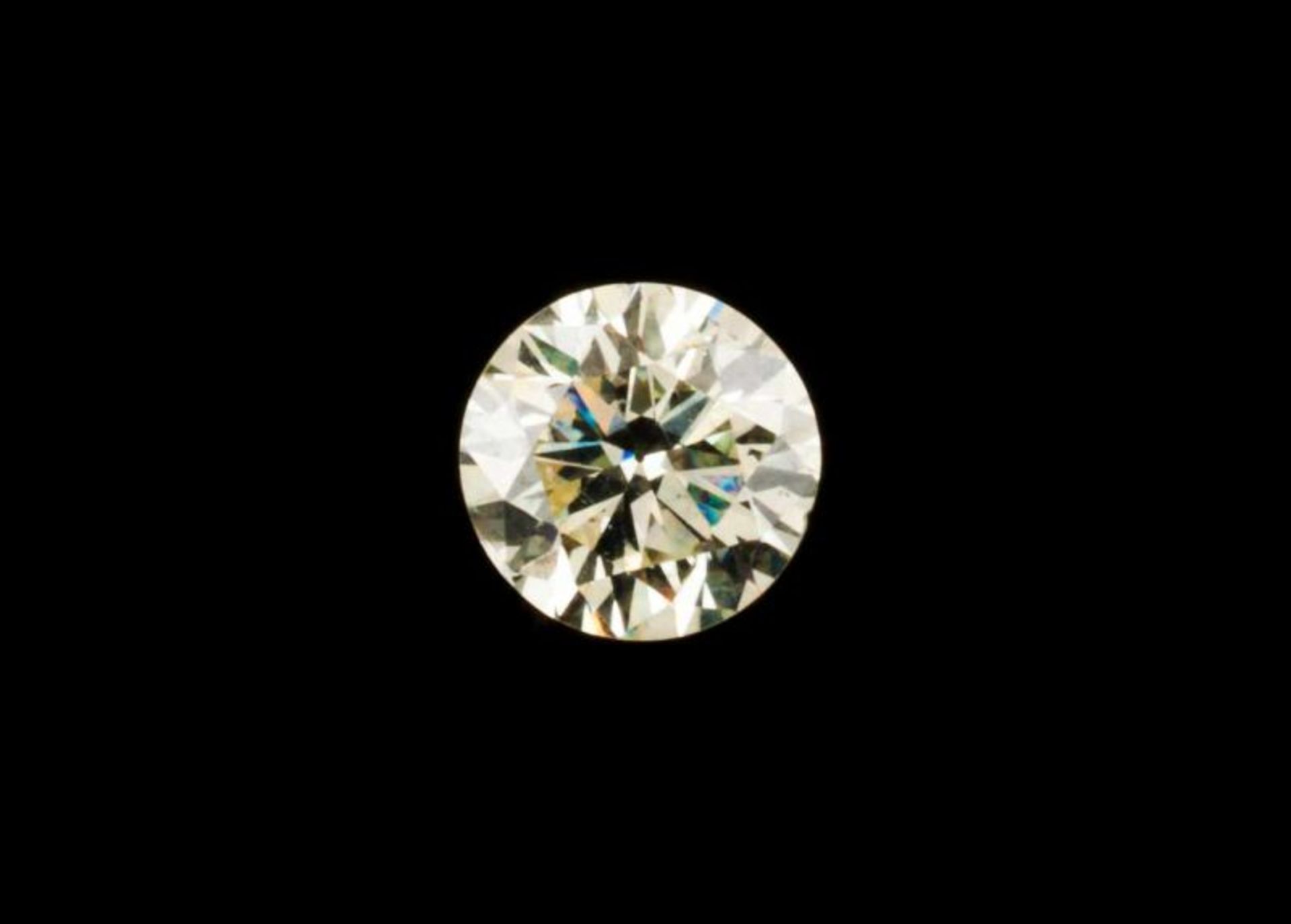 A diamond Brilliant cut, weighing 0,80ct, with small inclusions (VS/SI) and strong yellow tint (V~Z