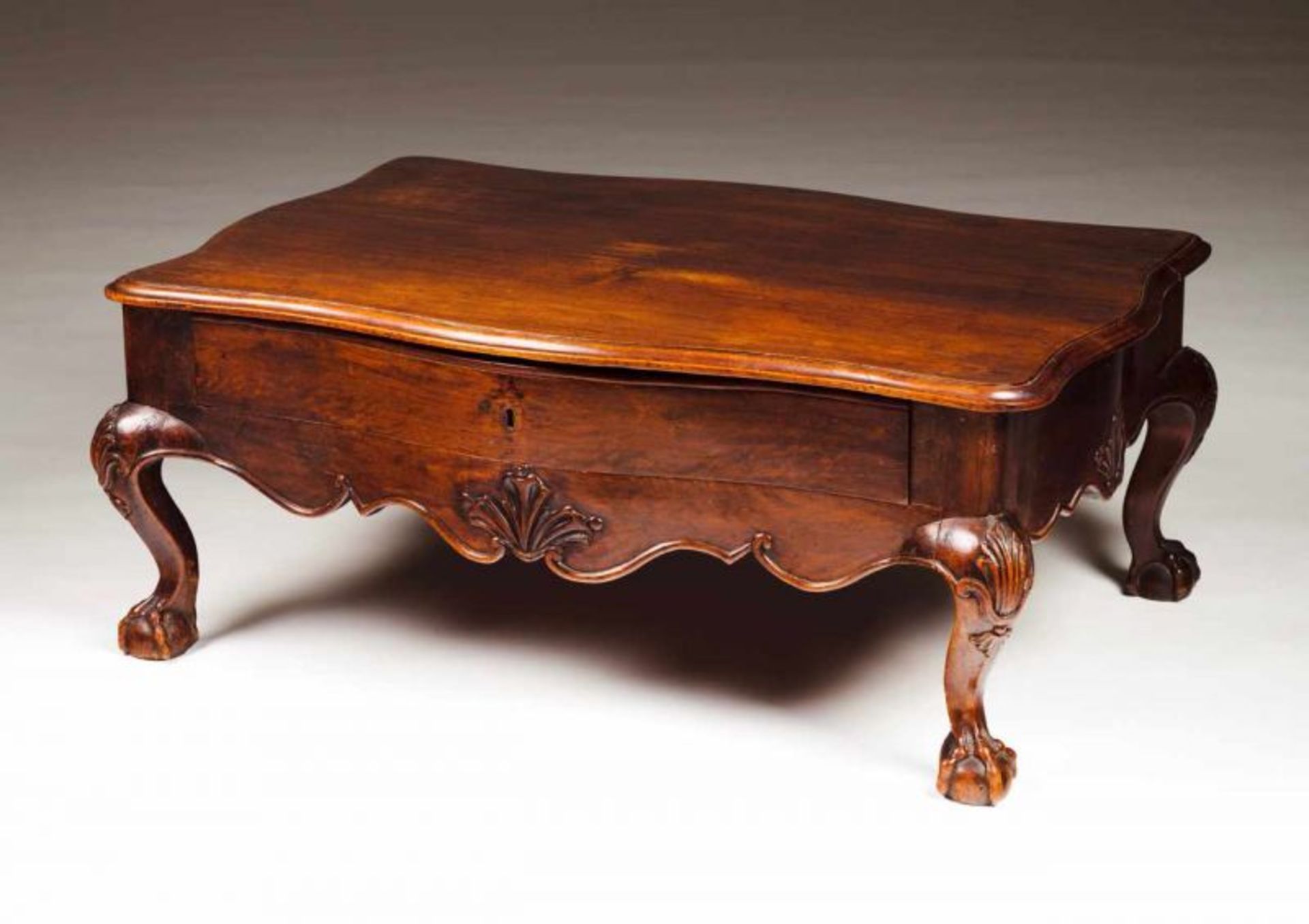 A D. João V (1707-1750)/ D. José (1750-1777) small side table Brazilian mahogany with chestnut top