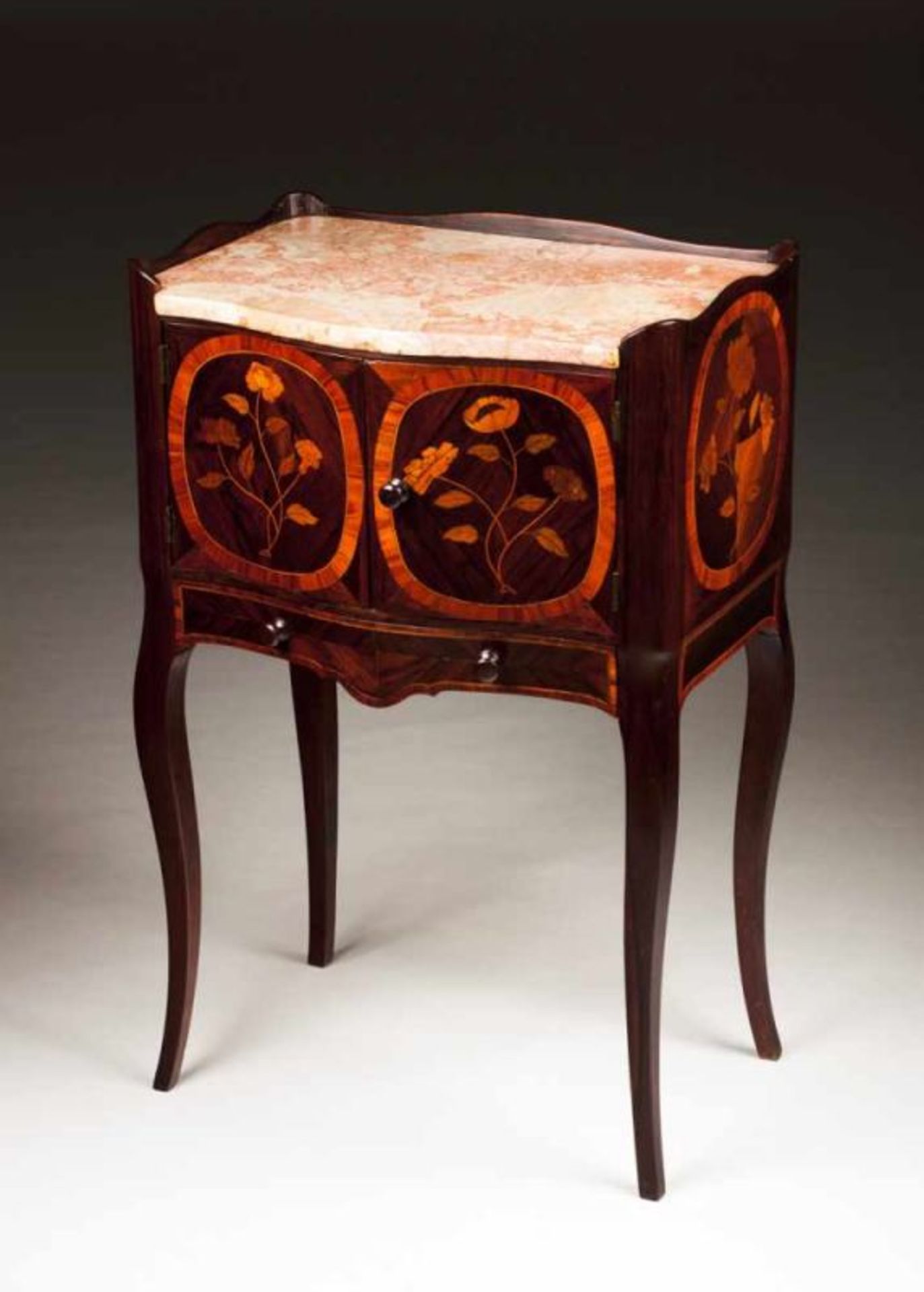 A D. José (1750-1777)/ D. Maria (1777-1816) side table Rosewood Marquetry decoration with floral