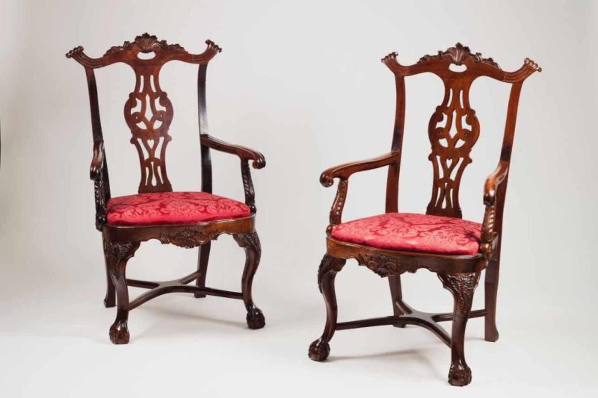 A pair of D. José style fauteuils Rosewood Pierced, scalloped and carved backs Scalloped and carved