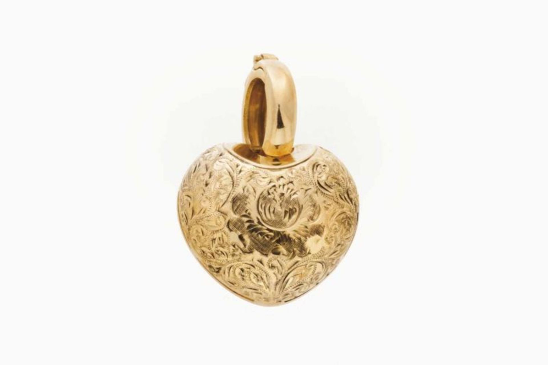 A pendant Gold Heart-shaped with engraved floral decoration Portugal, mid-20th century (wear