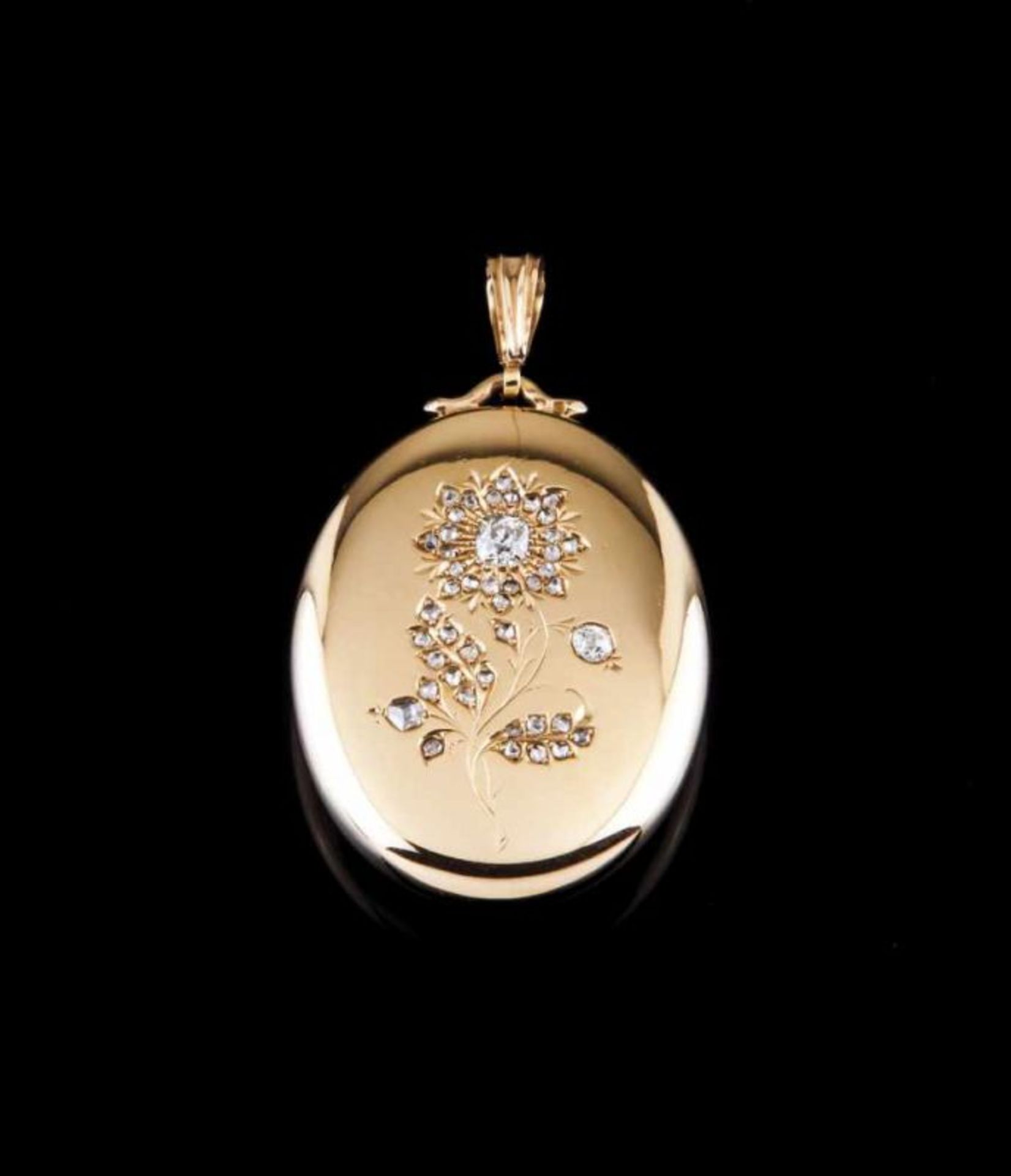 A diamond-set locket Gold Of oval shape with chiselled flower set with rose cut and two old mine cut