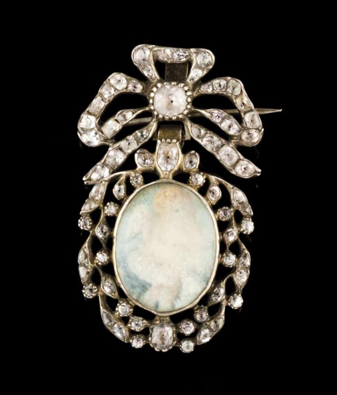 A D. Maria (1777-1816) brooch/ pendant Set in silver with "minas novas" of slight pink shade (foiled