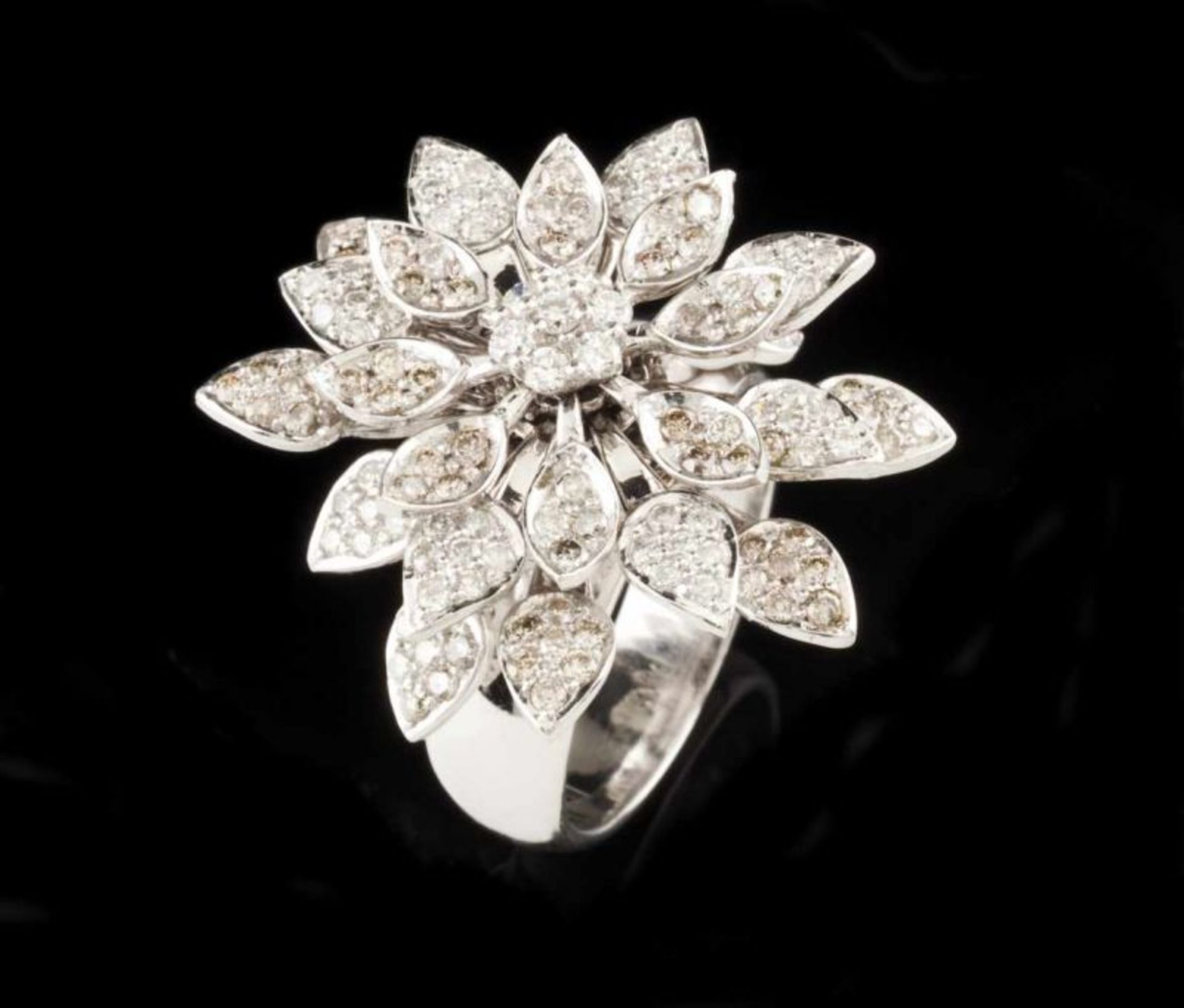 A ring 18kt white gold Designed as a flowers with articulated petals Paved with 151 brilliant cut