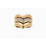 A ring Three-toned gold Set with seven small brilliant cut diamonds Portuguese assay mark (after