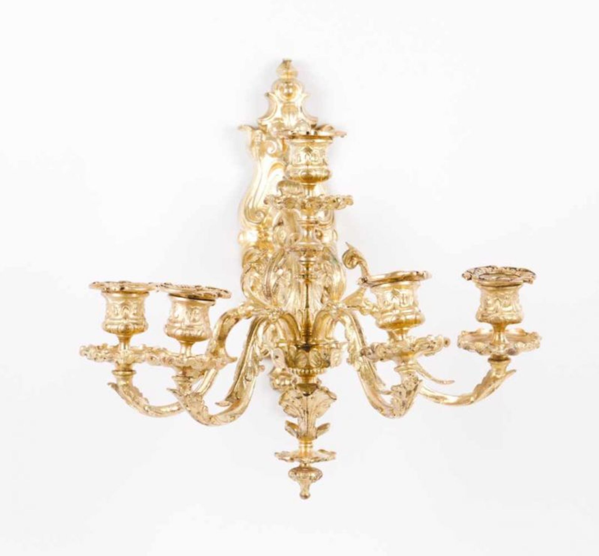 A pair of five-light wall sconces in the Louis XVI Style Chiselled and gilt bronze Decorated with - Bild 2 aus 2