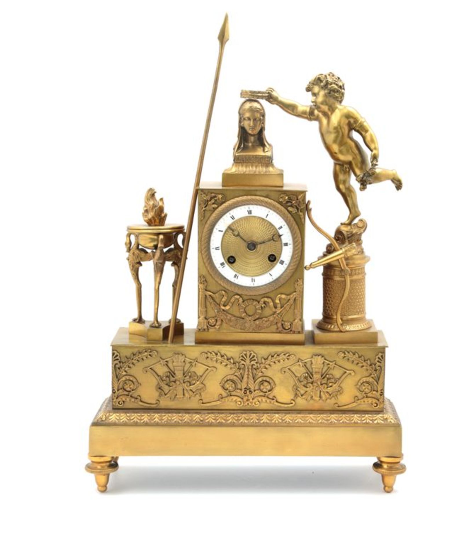 Pendule en bronze doré figurant un putto qui couronne une muse et reposant sur une [...]