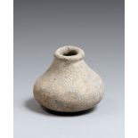 Petit vase en terre cuite grise. - Epoque Romaine. - H : 4cm. - -