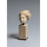 Tête de la Déesse Aphrodite en marbre patiné. - Art hellénistique. Circa IIème [...]