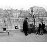 Robert Doisneau (Gentilly 1912 – 1994 Paris) Square du Vert-Galant. 1950 Vintage.