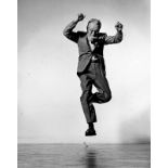 Philippe Halsman (Riga 1906 – 1979 New York) Edward Steichen, aus der Serie „Jump pictures“. 1959