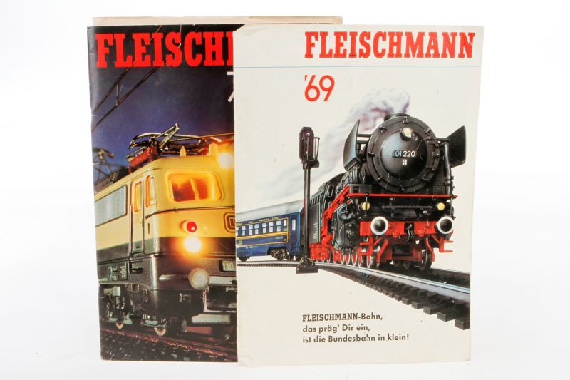 2 Fleischmann Kataloge 1969 und 1976, Alterungsspuren 19.50 % buyer's premium on the hammer price