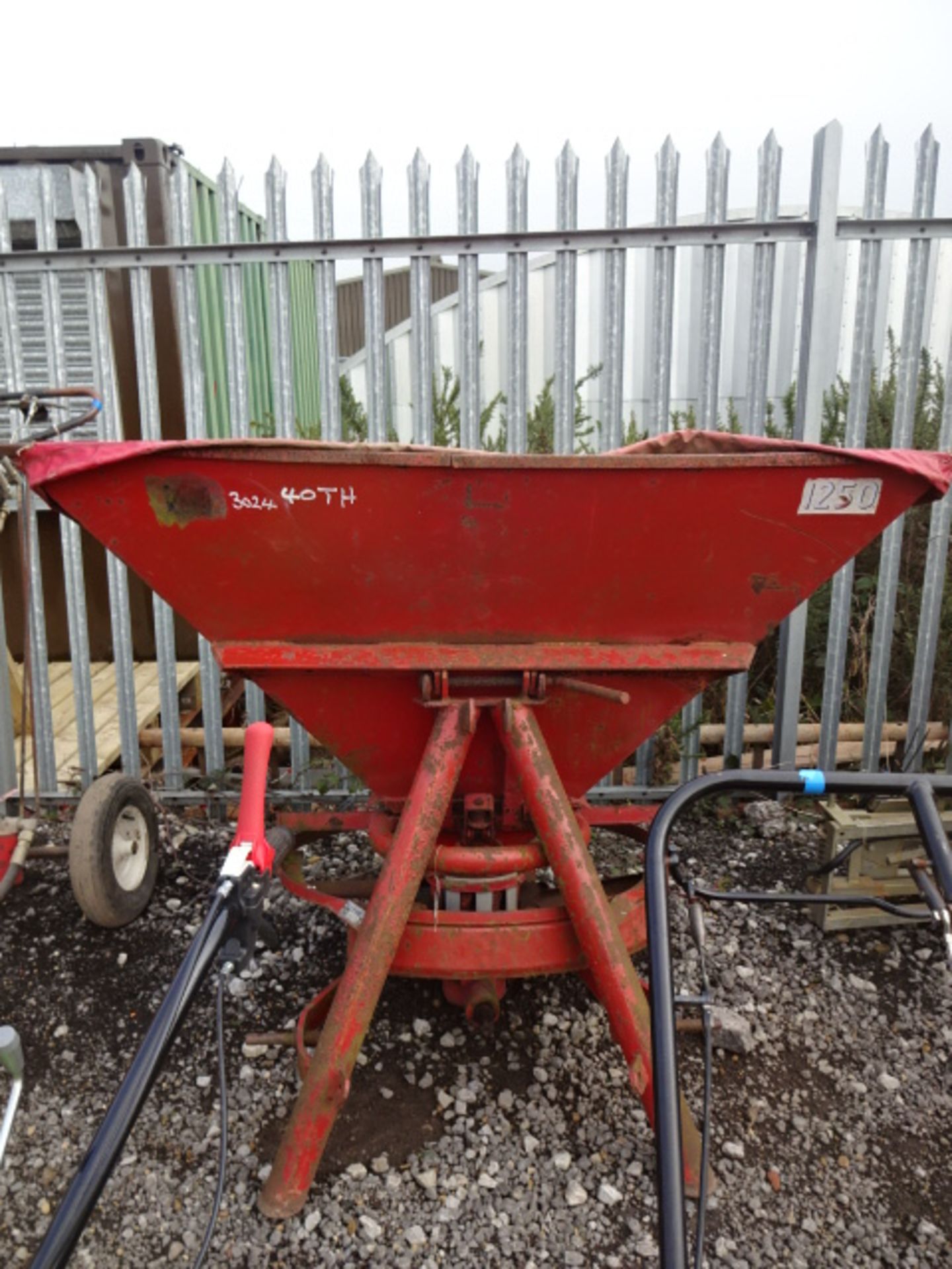 LELY 1250 tractor-mounted fertiliser spreader