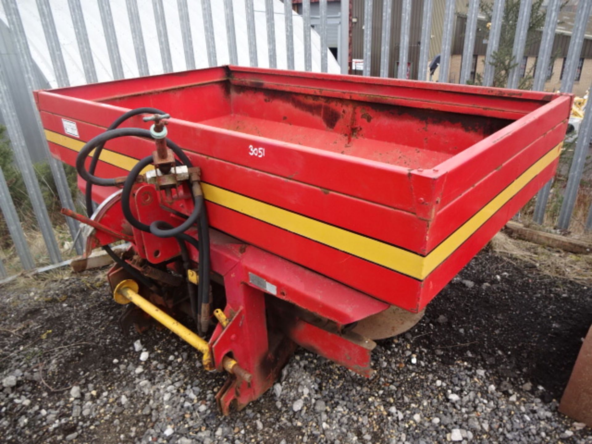 BAMLETT twin disc fertiliser spreader