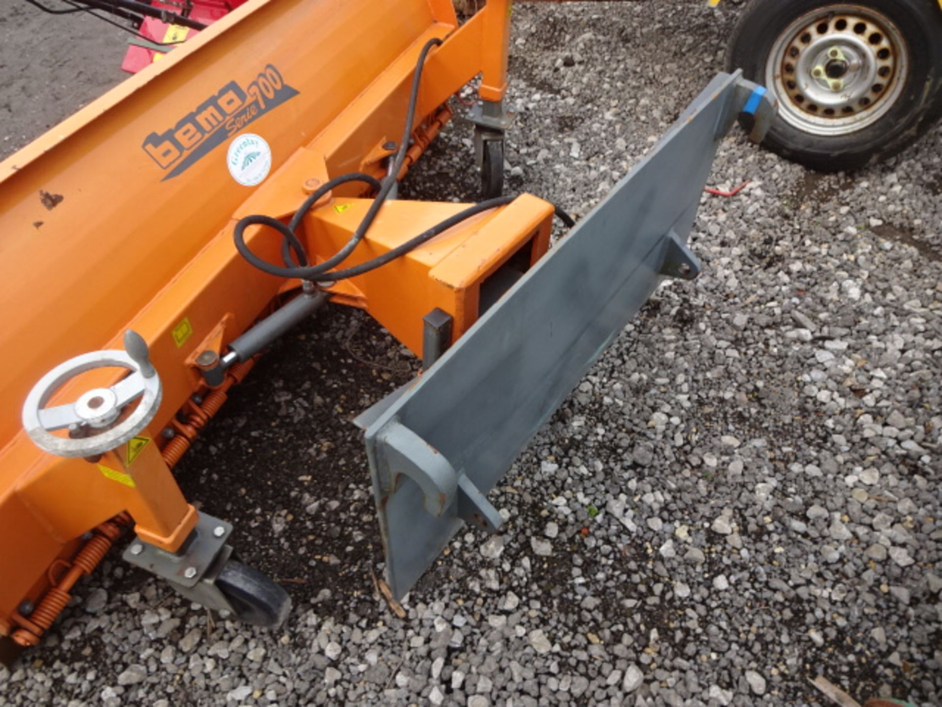 2011 BEMA SERIE 700 snow plough attachment c/w hydraulic positioning (s/n 22594) - Image 2 of 2