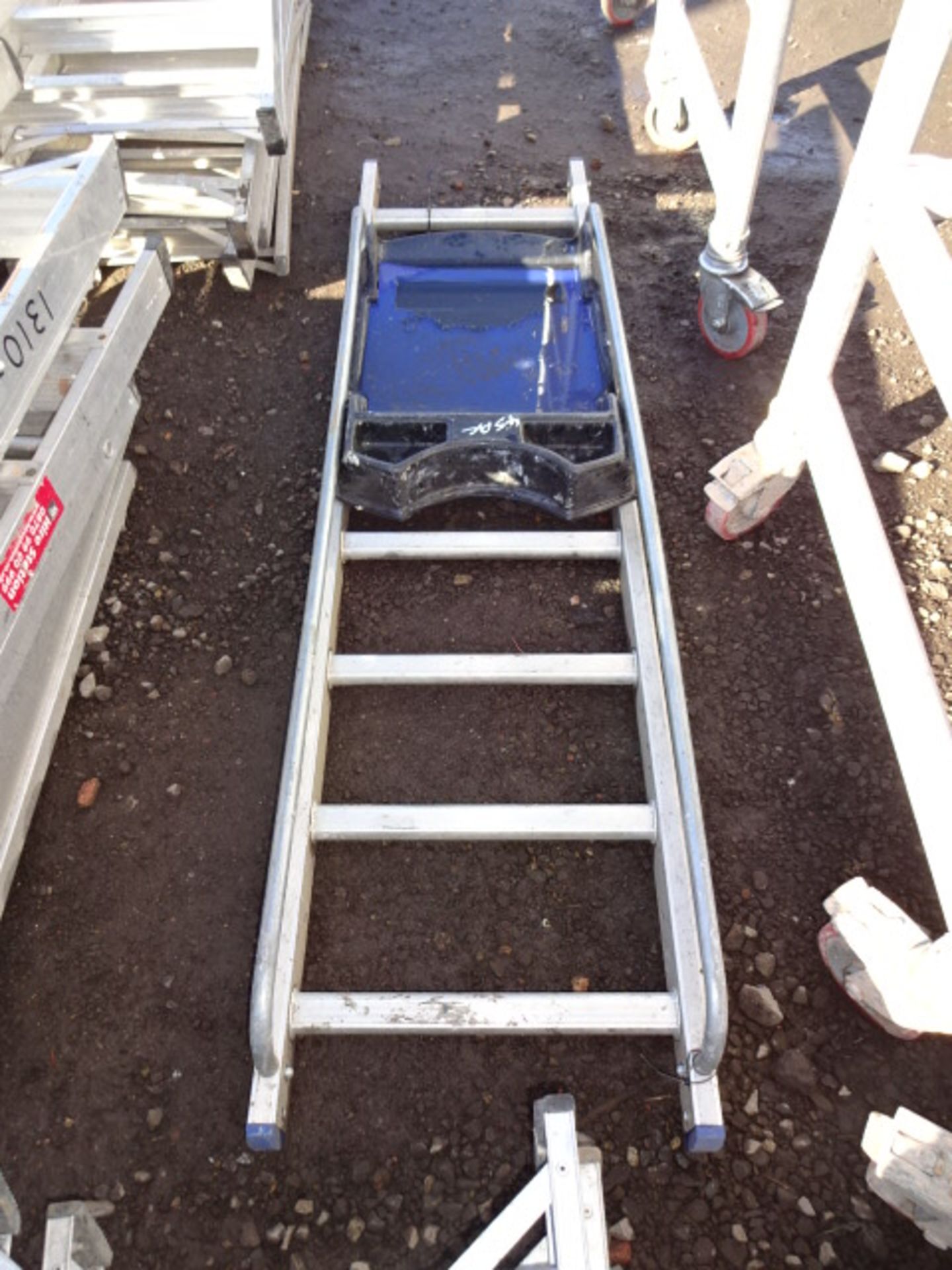 Aluminium step ladder