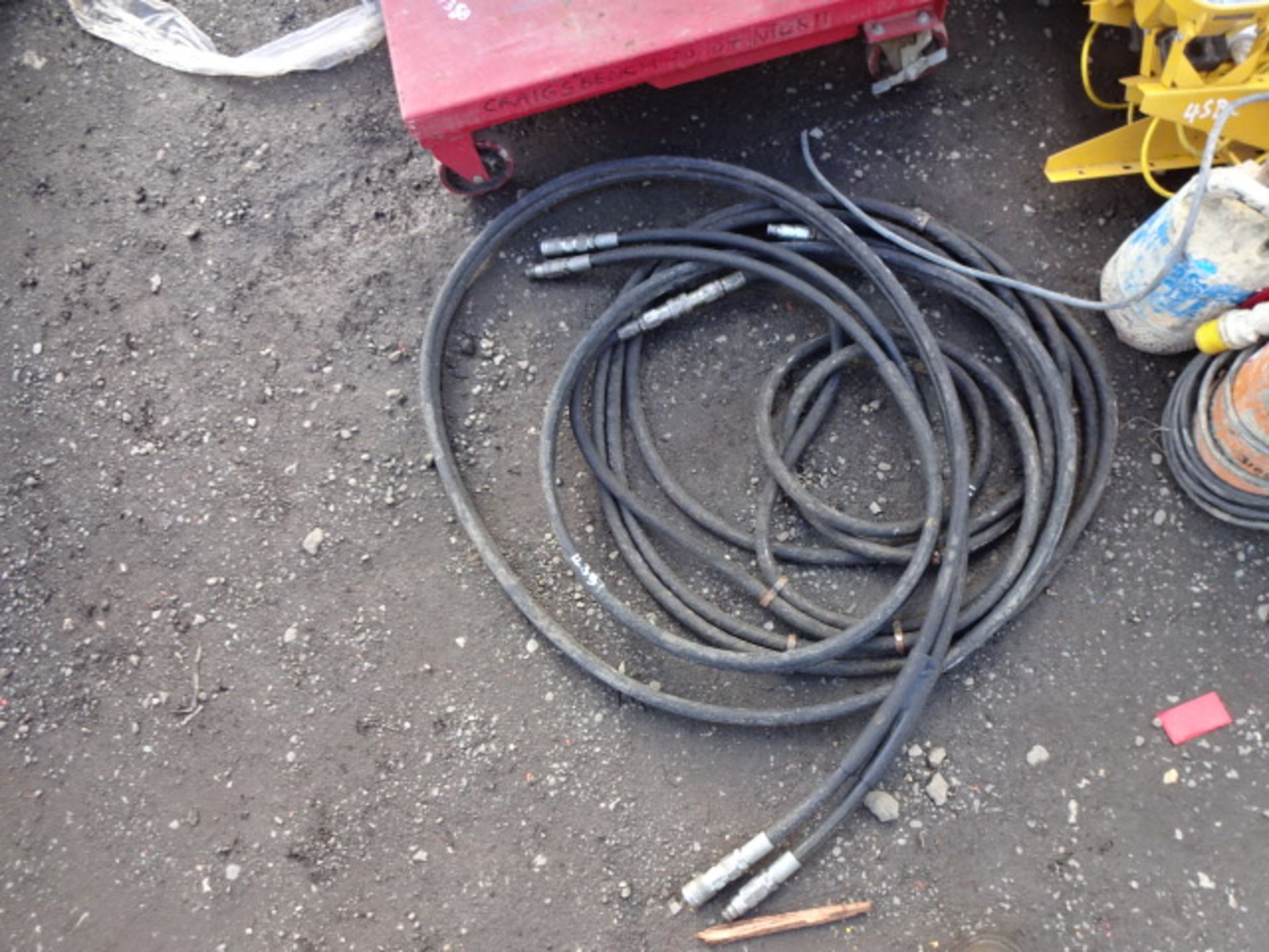 2 x hydraulic hoses