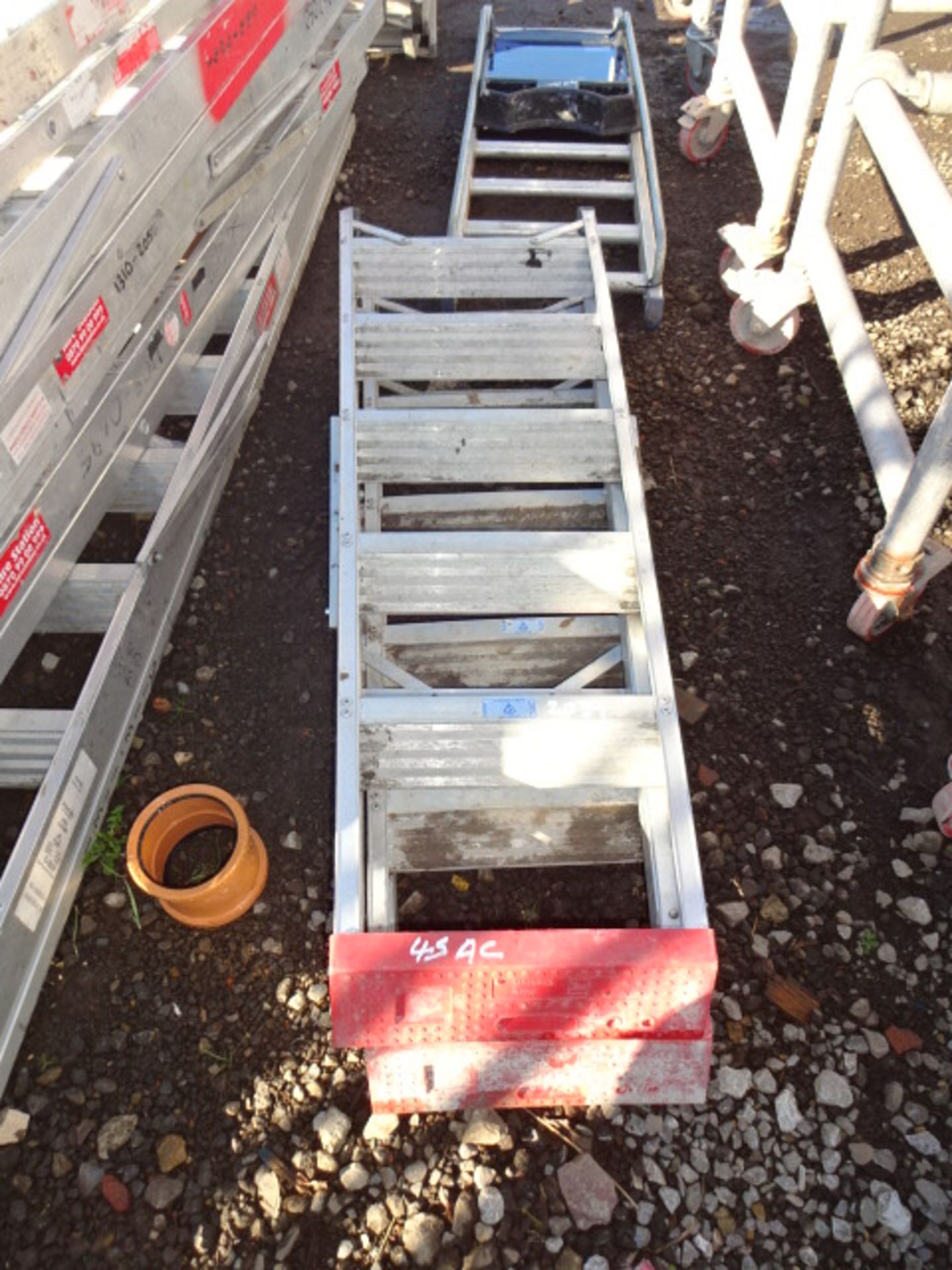 2 x aluminium step ladders