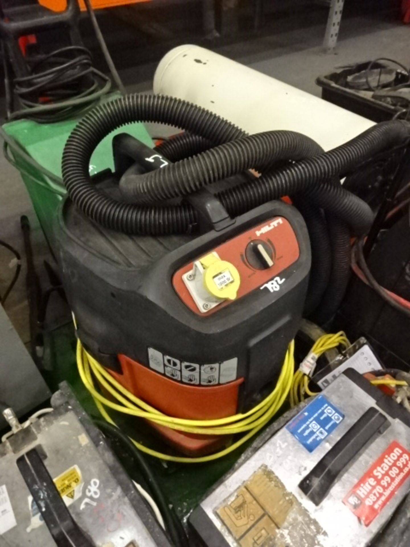 HILTI TE700 AVR 110v breaker c/w case