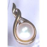 9ct gold genuine pearl and diamond pendant