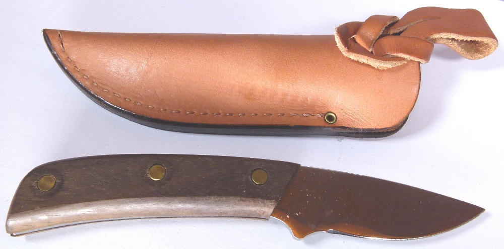 Canadian flat grind knife in leather sheath L: 17 cm