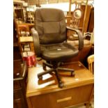 Modern swivel office chair