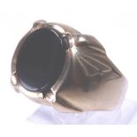 9ct gold 1978 gents onyx ring, size U