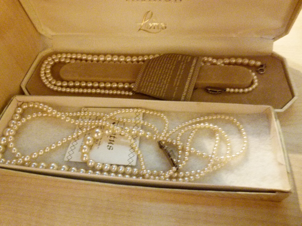 Two sets of cased Lorus pearls
