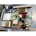 Tray of costume jewellery,