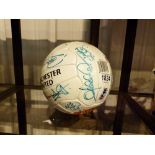 1999 treble winning Manchester United signed football including David Beckham