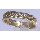18 ct yellow gold Celtic design ring, size N, 3,