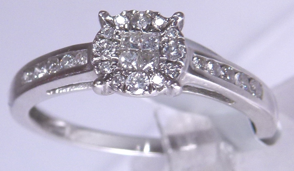 9 ct white gold diamond cluster ring, approximately 0.