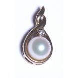 9ct gold pearl and diamond pendant