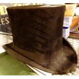 Antique top hat CONDITION REPORT: Approximately H: 15 cm amd inner C: 52 cm